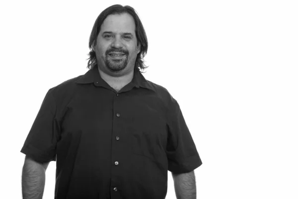 Retrato de hombre barbudo con sobrepeso feliz sonriendo — Foto de Stock