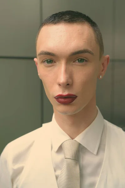 Young handsome androgynous businessman exploring the city of Bangkok, Thailand — Stock Photo, Image