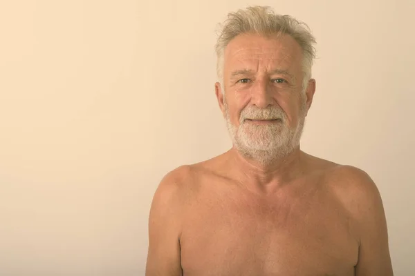 Primo Piano Bello Anziano Barbuto Uomo Torso Nudo Sfondo Bianco — Foto Stock