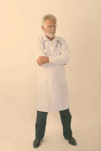 Full Body Shot Bello Anziano Barbuto Uomo Medico Piedi Mentre — Foto Stock