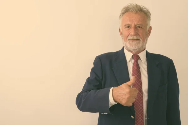 Студійний Знімок Красивого Старшого Бородатого Бізнесмена Дає Великий Палець Білому — стокове фото