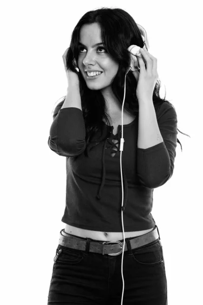 Estúdio Tiro Jovem Espanhola Feliz Sorrindo Pensando Ouvir Música — Fotografia de Stock