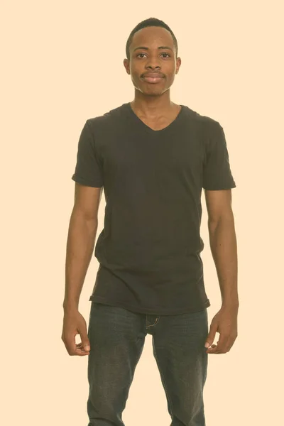 Ung stilig afrikansk man — Stockfoto