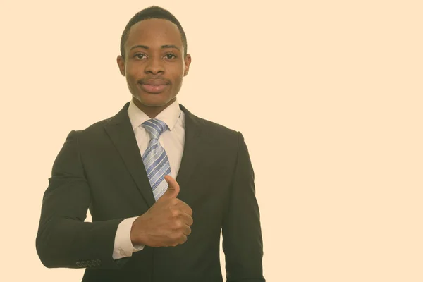 Joven hombre de negocios africano guapo dando pulgar hacia arriba —  Fotos de Stock