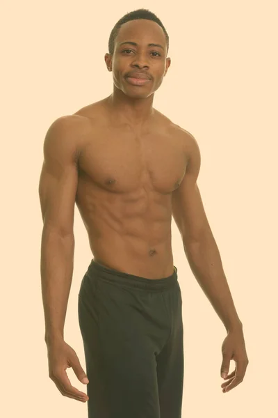 Giovane uomo africano senza maglietta — Foto Stock