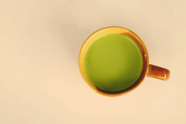 Grüner Matcha-Tee mit Milch — Stockfoto