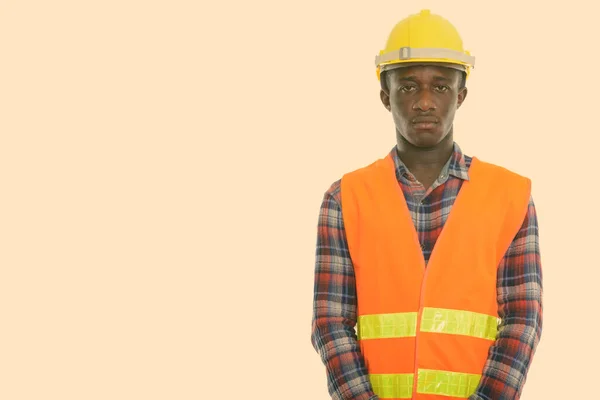 Studio schot van jonge zwarte Afrikaanse man bouwvakker — Stockfoto