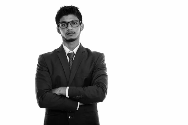 Studio bild av ung stilig indisk affärsman bär glasögon med armarna korsade — Stockfoto