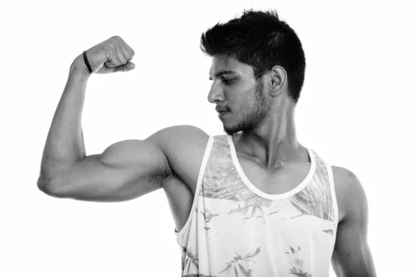 Profiel weergave van jonge knappe Indiase man flexen zijn arm — Stockfoto