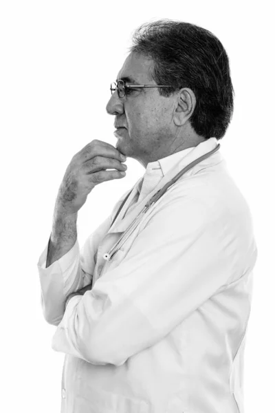 Profile view of senior perzsa férfi orvos gondolkodás — Stock Fotó