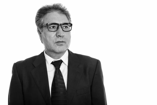 Stúdió felvétel vezető perzsa üzletember visel szemüveget, miközben gondolkodás — Stock Fotó