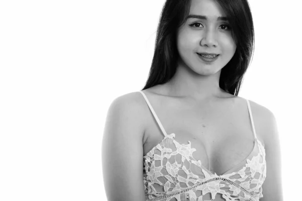 Közelkép fiatal boldog ázsiai transznemű nő mosolygós — Stock Fotó