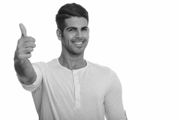 Joven hombre persa feliz sonriendo y dando el pulgar hacia arriba — Foto de Stock