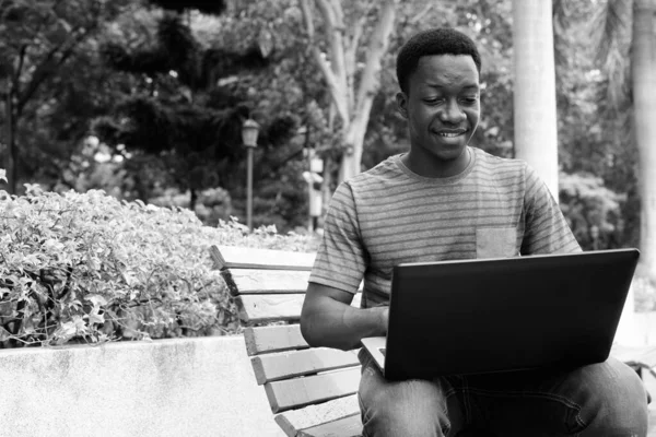 Young handsome African man relaxing at the park — Stock Photo, Image