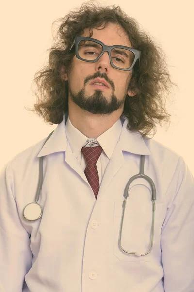 Estúdio tiro de homem médico olhando cansado — Fotografia de Stock