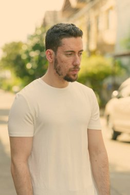 Yakışıklı beyaz adamın portresi.