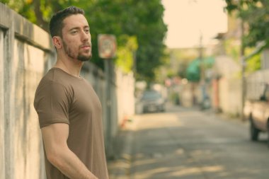 Yakışıklı beyaz adamın portresi.