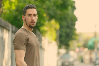 Yakışıklı beyaz adamın portresi.