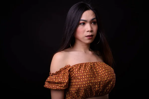 젊고 아름다운 아시아 트랜스젠더 여성의 얼굴 — 스톡 사진