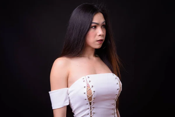 Visage de jeune belle femme transgenre asiatique — Photo