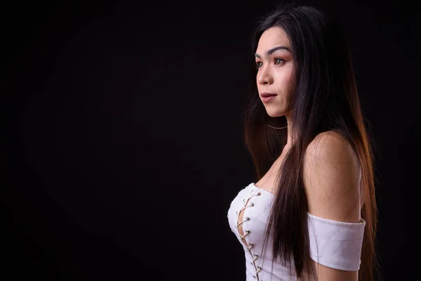 Profil över ung vacker asiatisk transsexuell kvinna — Stockfoto