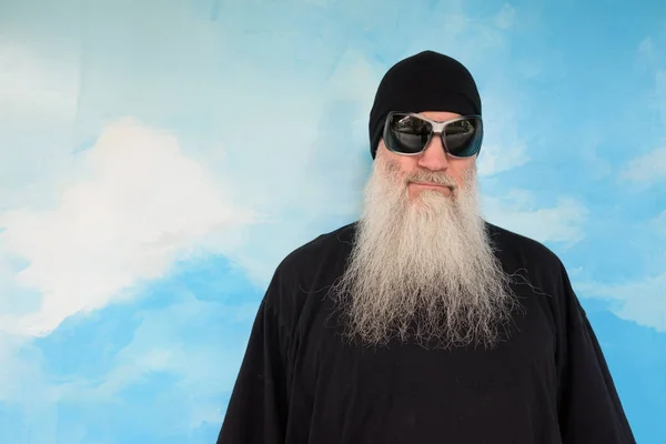 Портрет Крутого Зрелого Мужчины Длинной Седой Бородой — стоковое фото