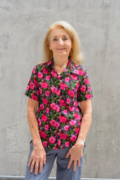 Portrait Une Femme Âgée Aux Cheveux Blonds Extérieur Pendant Été — Photo