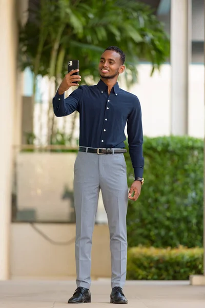 Retrato Hombre Negocios Africano Guapo Aire Libre Azotea Bangkok Tailandia —  Fotos de Stock