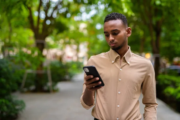 Portrait Handsome Black Young African Businessman Wearing Casual Clothes Outdoors — Stock Photo, Image