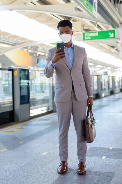 Portrait Handsome Young African Businessman Wearing Suit Face Mask — Stock Photo, Image