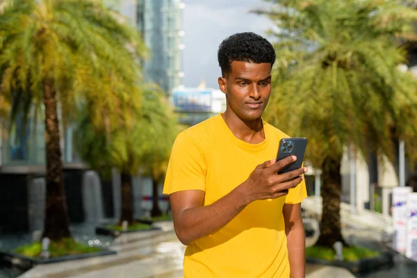 Portrait Handsome Black African Man Wearing Yellow Shirt Outdoors City — Stock Photo, Image