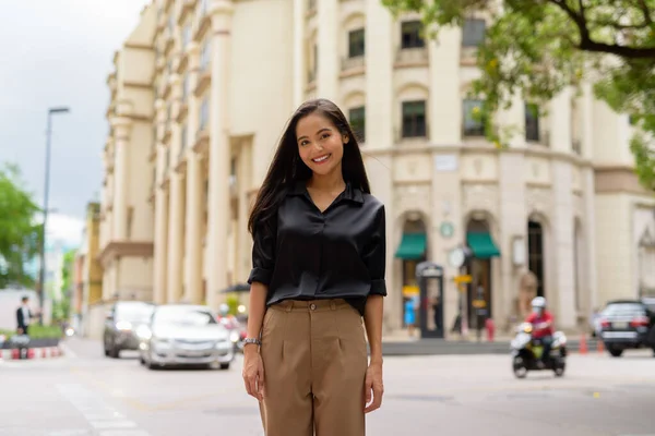Portrét Krásné Asijské Podnikatelky Venku Bangkok Thajsku — Stock fotografie