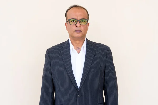 Portrait Indian Businessman Wearing Eyeglasses Plain Wall Outdoors — Stock fotografie