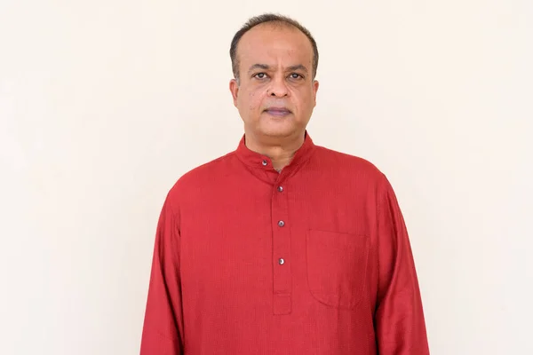 Retrato Homem Indiano Contra Parede Lisa Livre — Fotografia de Stock