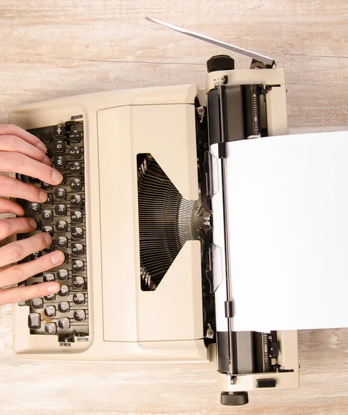 Male hand writing on a vintage typewriter — Stock Photo, Image