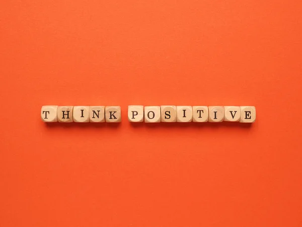 Pequeños Bloques Madera Con Inscripción Think Positive Positive Mindset Concept — Foto de Stock