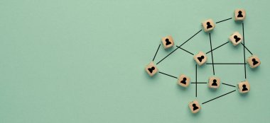 Metin için alanı olan yeşil kağıt arkaplan üzerinde soyut takım çalışması, ağ ve topluluk kavramı