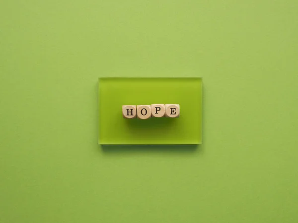 Blocos Madeira Com Palavra Esperança Fundo Verde Verde Cor Esperança — Fotografia de Stock