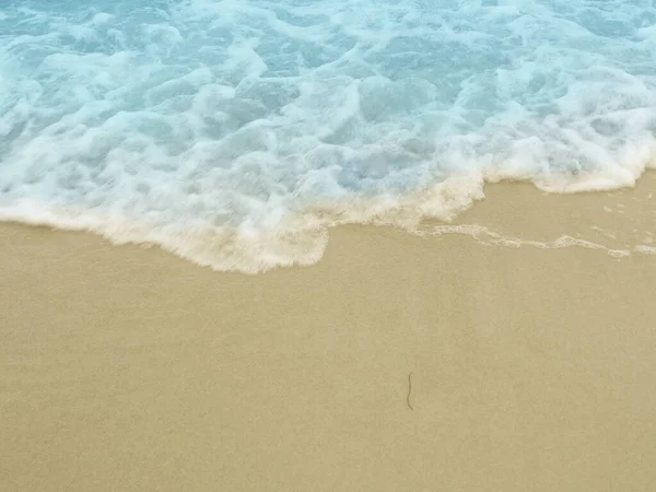 Strandsand Mit Kleinen Wellen Urlaubs Oder Reisekonzept Mit Platz Für — Stockfoto