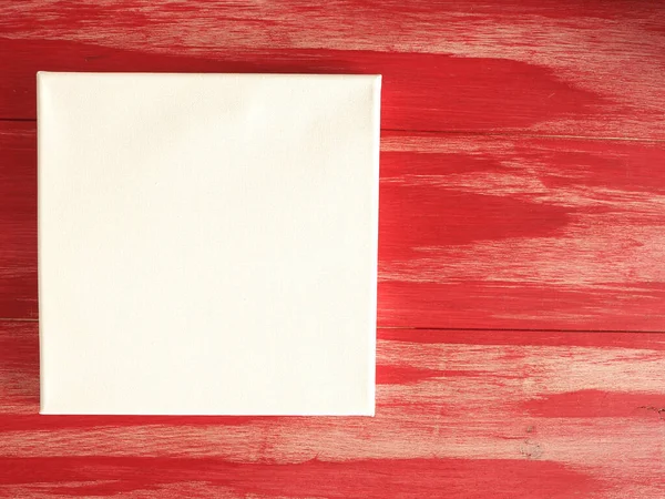 Koncepcja Zaproszenia Czystym Płótnem Czerwonym Drewnianym Tle Zaproszenie Kartka Życzeniami — Zdjęcie stockowe