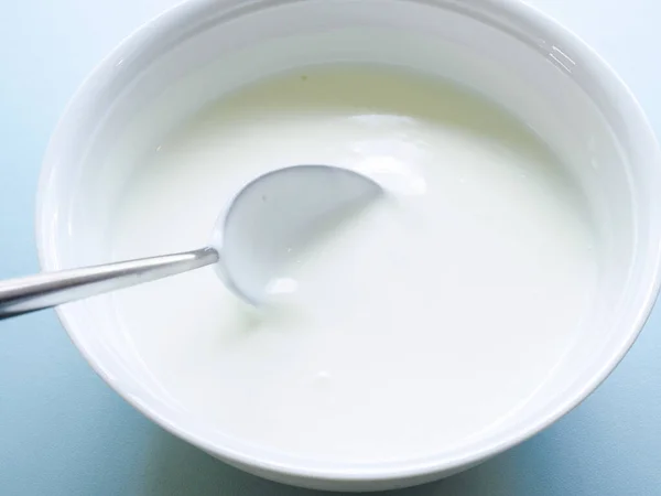 Iogurte Natural Orgânico Baixa Gordura Uma Tigela Branca Conceito Comida — Fotografia de Stock