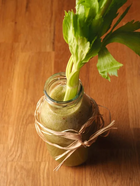 Gezond Groente Fruit Smoothie Van Biologische Ingrediënten Een Houten Keukentafel — Stockfoto