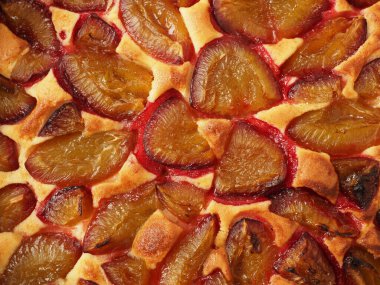 Fırında erik keki, ev yapımı, sağlıklı yemek, organik gıda.