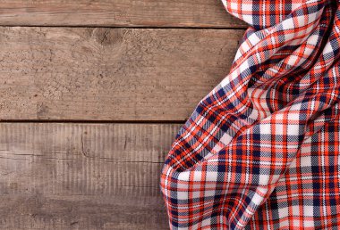 Ahşap masa örtüsü