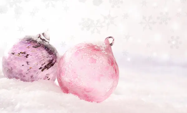 Roze glazen kerstballen — Stockfoto