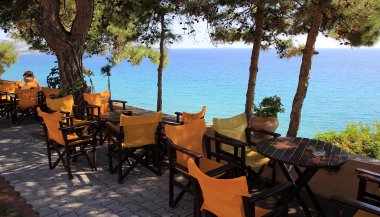 Deniz tarafından Yunan taverna