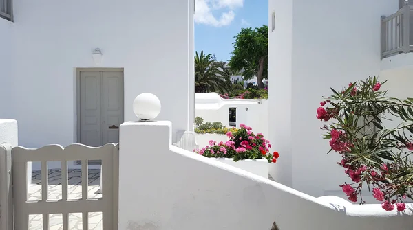 Krásnou architekturu budovy exteriér na ostrově Mykonos — Stock fotografie