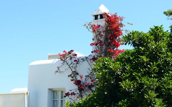 Chaminé típica de uma casa tradicional na ilha de Mykonos, na Grécia — Fotografia de Stock