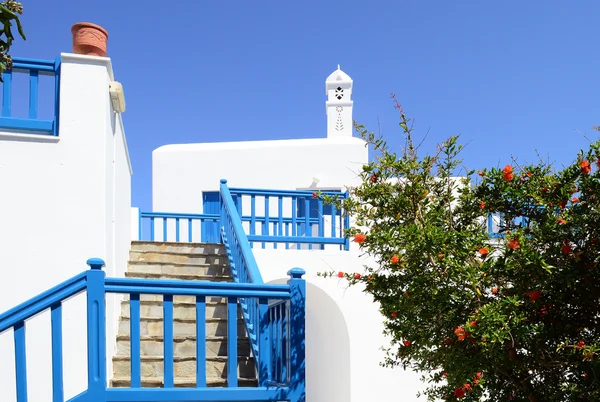 Bellissima architettura edificio esterno sull'isola di Mykonos — Foto Stock