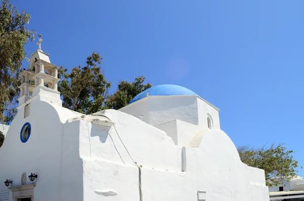 Klassieke Grieks-kerk op de stad van Mykonos, Griekenland — Stockfoto